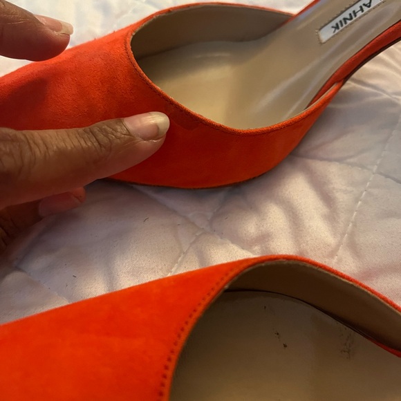 Manolo Blahnik Orange Suede Heels Elegant Design - Picture 5 of 9